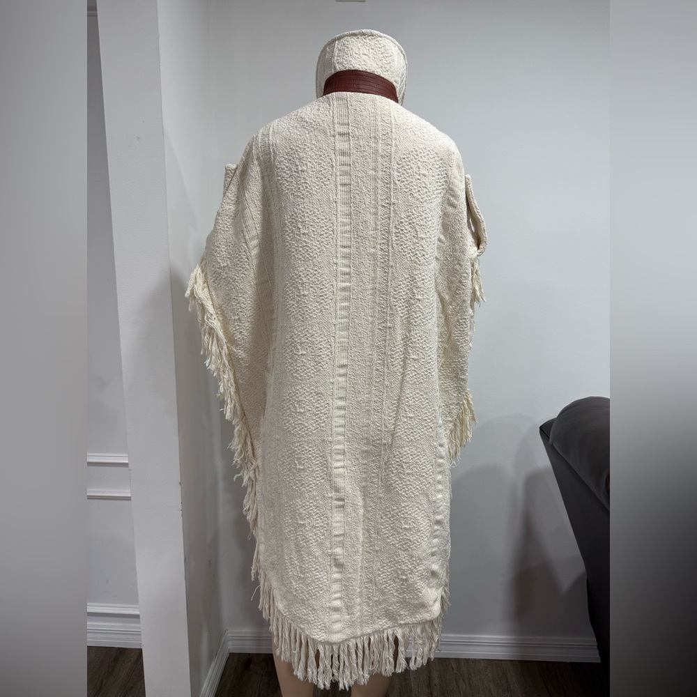 BCBGMaxAzria Cream Poncho with Brown Pockets - Picture 5 of 6